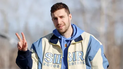 Нападающий Кошелев снова в «Сибири»