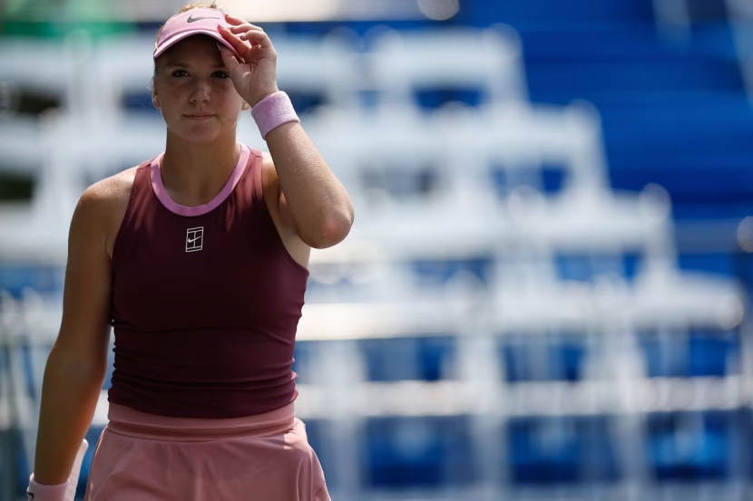 Фото: 16-летняя россиянка Лютова с трофеем WTA 250 в Мемфисе